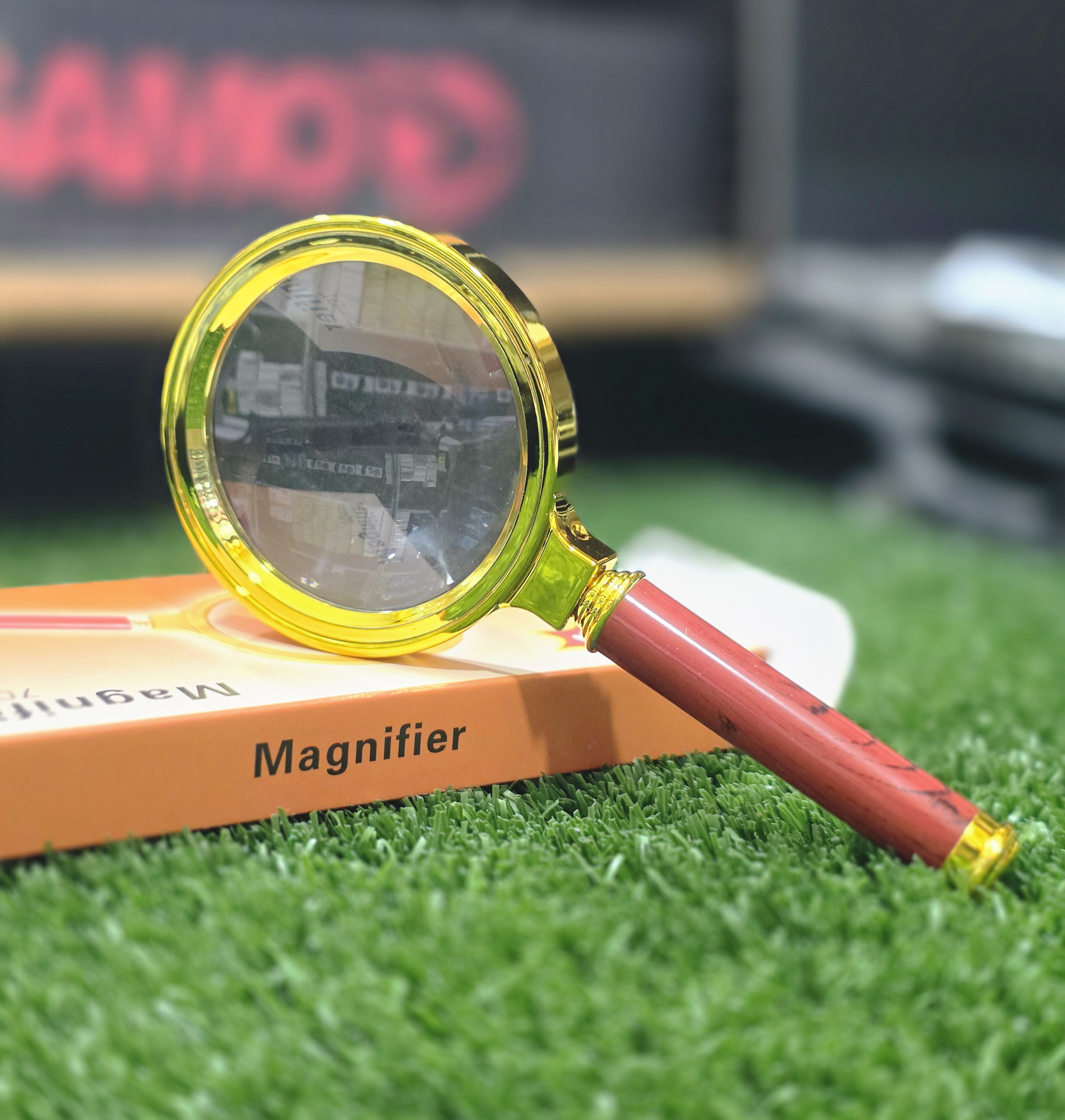 ذره بین دسته دار طلایی سایز 70میل مدل magnifier